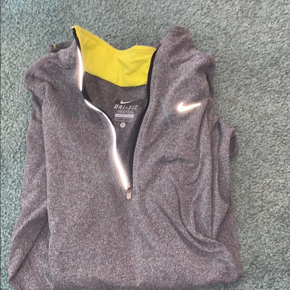 Nike dry fit women’s pull over